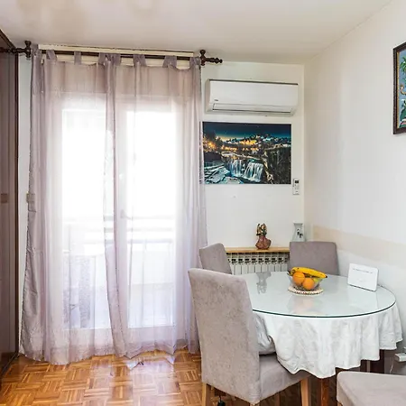 Gorgeous In With Kitchenette Apartment Trogir