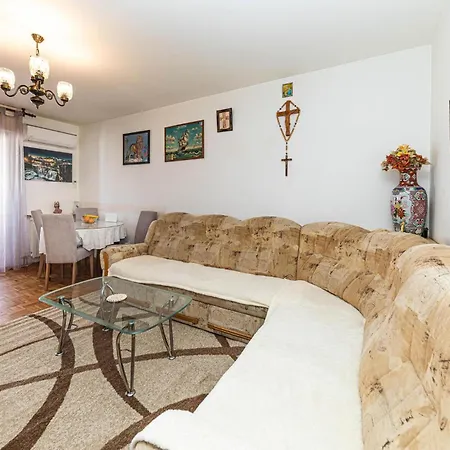 Apartment Gorgeous In With Kitchenette Trogir