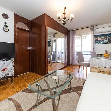 Apartment Gorgeous In With Kitchenette Trogir