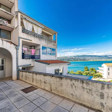 Apartment Gorgeous In With Kitchenette Trogir